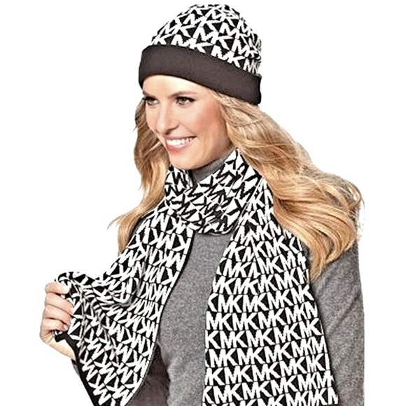 NWT Michael Kors Women's Scarf and Hat Set Black/Cream